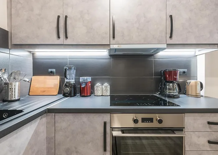 Modern Apartment Downtown Athens